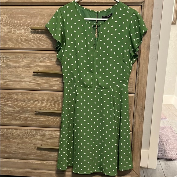 Banana Republic Dresses & Skirts - Banana Republic Chic Stylish Polka Dot Dress Green Size 6 NWT